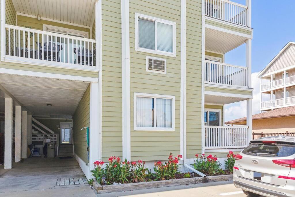 Right Across Beach Pool View Private Balcony By Zen Living Short Term Rental Myrtle Beach Exterior foto